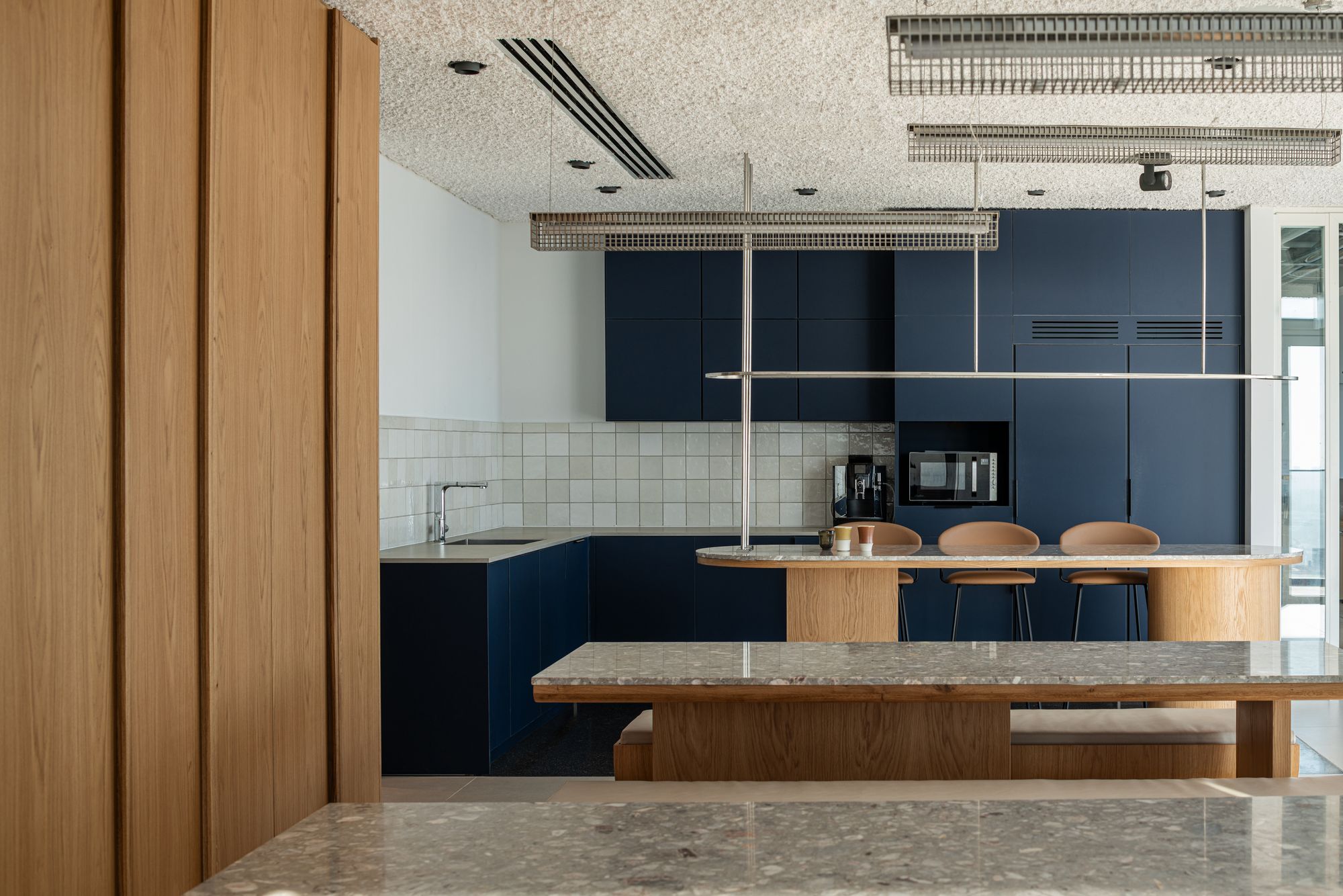 图片[2]|机密房地产客户办公室-Bnei Brak|ART-Arrakis | 建筑室内设计的创新与灵感
