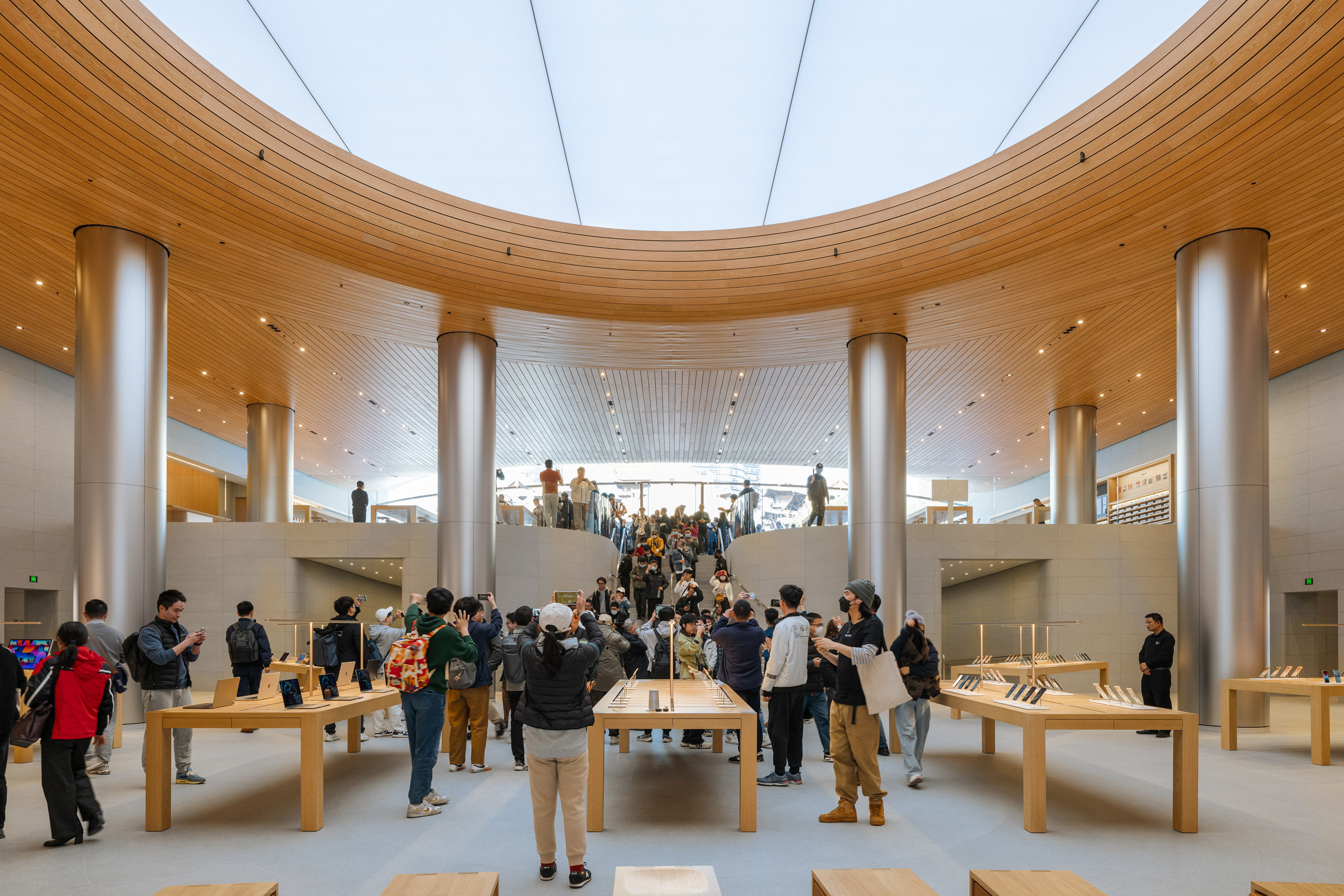 Foster+Partners以“活跃的公共空间”打造上海地下苹果店|ART-Arrakis | 建筑室内设计的创新与灵感