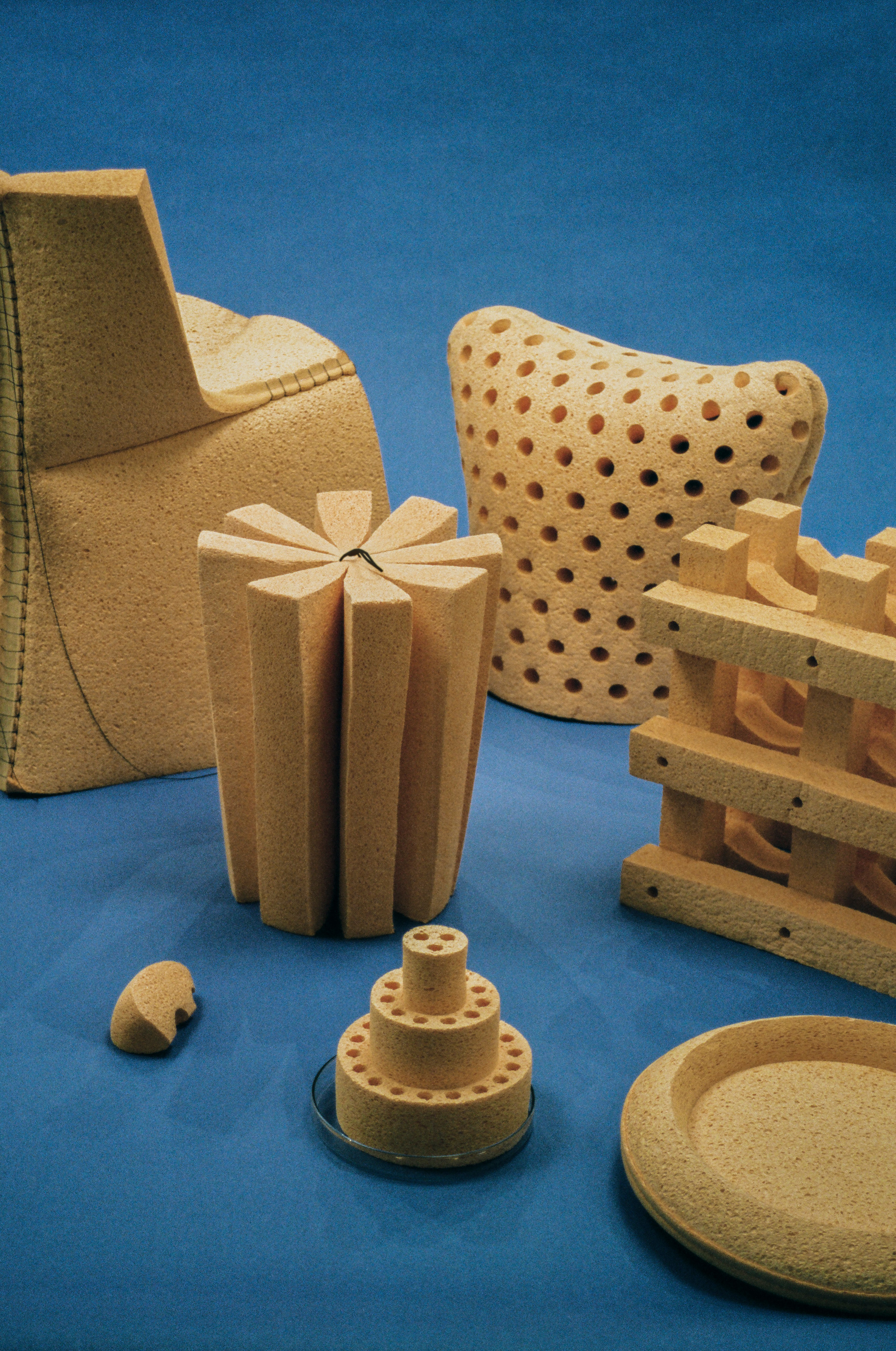 ÉCAL的家庭成长海绵家具扩展到其尺寸的十倍|ART-Arrakis | 建筑室内设计的创新与灵感