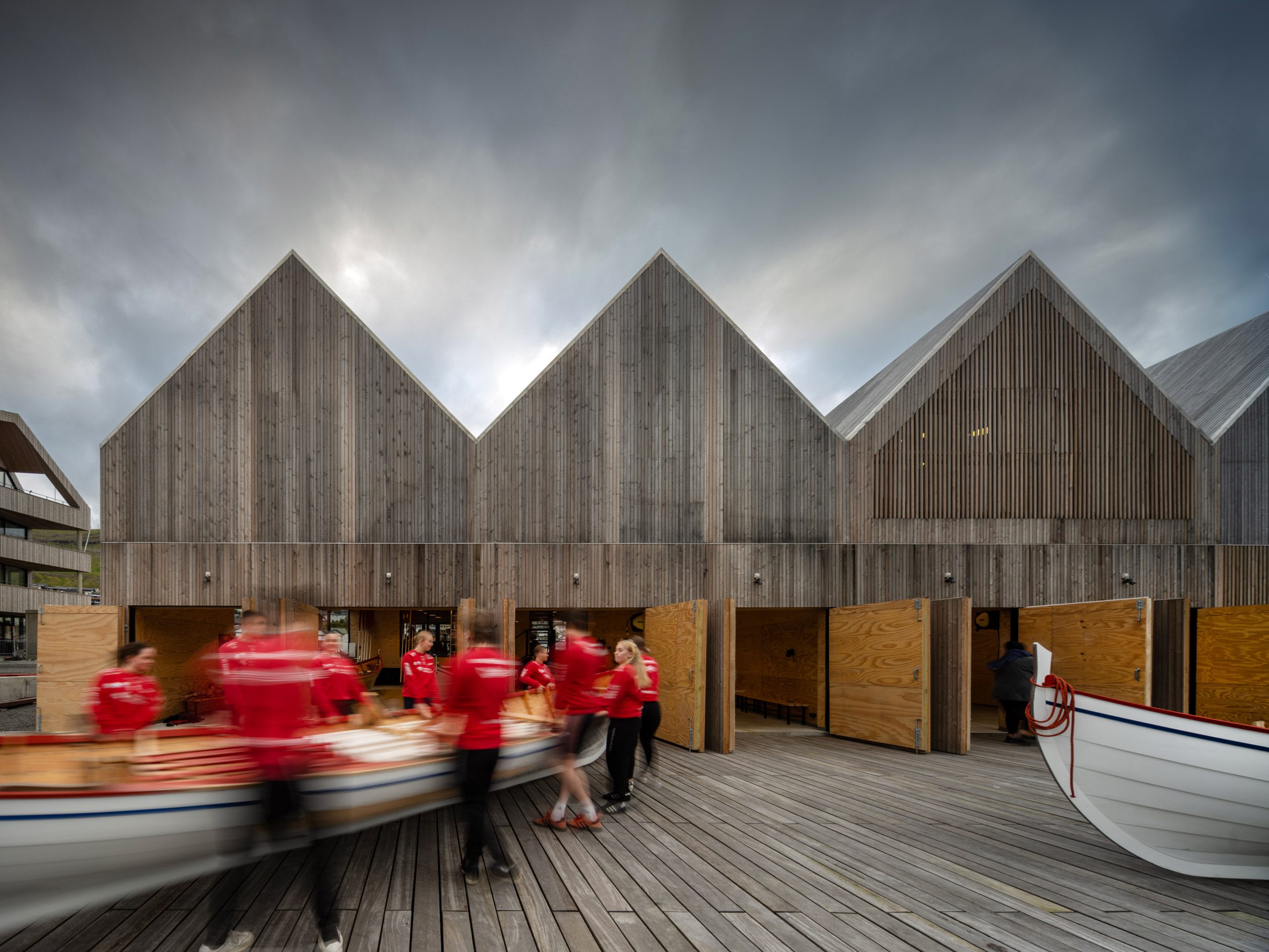 Henning Larsen在法罗群岛峡湾旁设置木材Klaksvík Row Club|ART-Arrakis | 建筑室内设计的创新与灵感